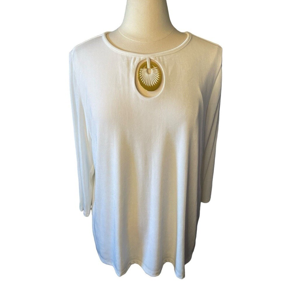 Chico’s Travelers Gold Pendant Keyhole Blouse Slinky White Size 3 / US Size 16